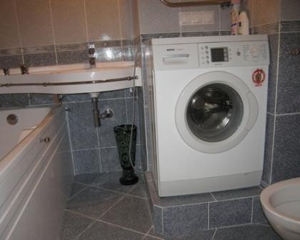 Как монтировать отвод воды для стиральной машинки?
